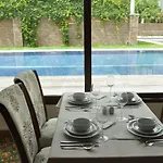 Malahit Exclusive 2*